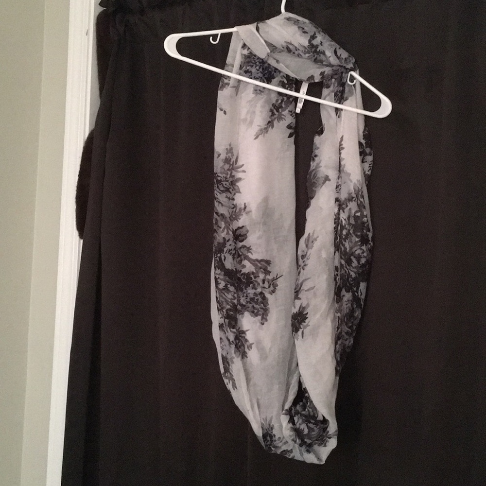 Blue/white infinity scarf